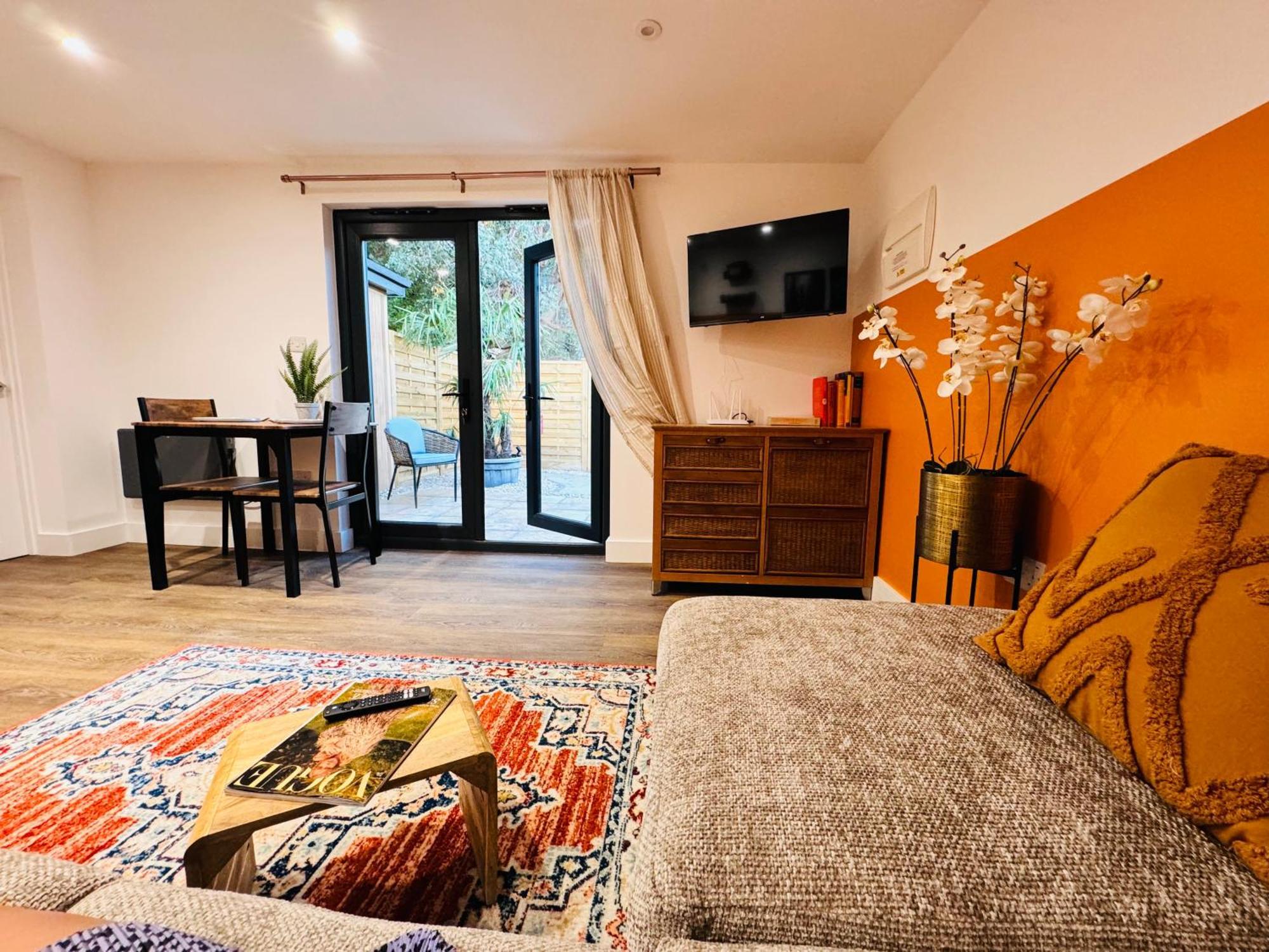 The Hideout - Private Luxury Near The Sea With Garden Area, Sea Views And Parking Ferienhaus